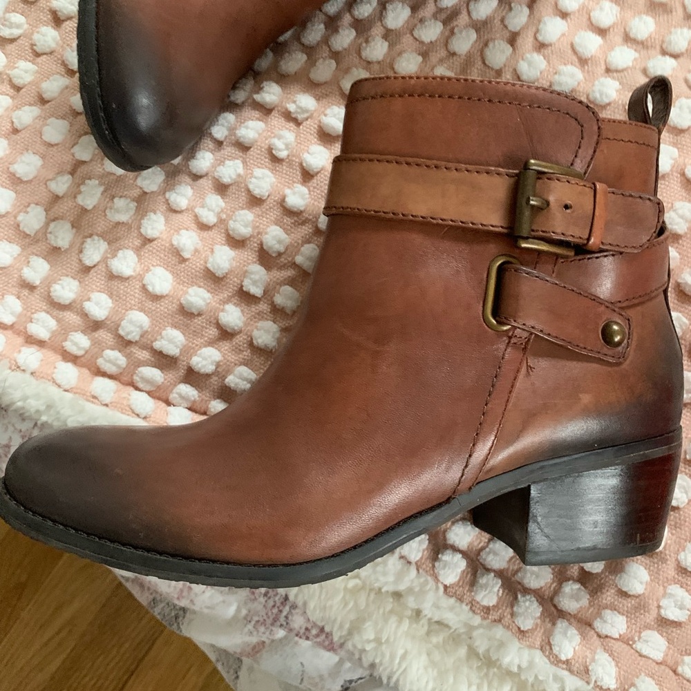 Like new 100% leather boots Arturo Chiang